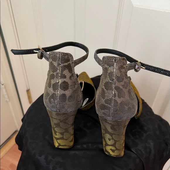 G by Guess leopard high heals 👠 - Picture 3 of 5